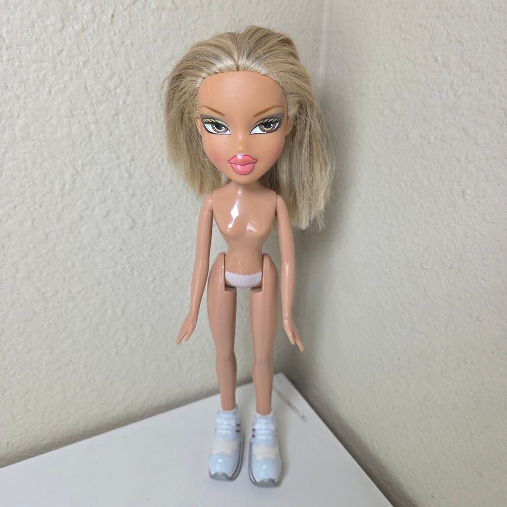 Vintage Bratz Play Sportz RARE HTF Vinessa Tennis Doll + Tennis Racket Hair Cut